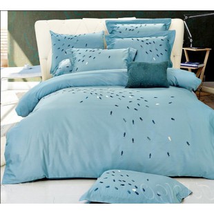 Голубое постельное белье с вышивкой "Стая рыбок"