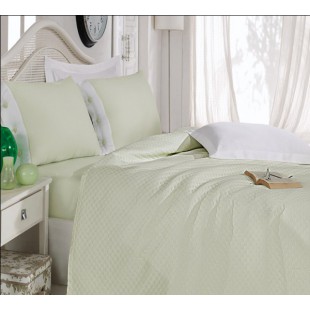 Светло-зеленое постельное белье из сатина с покрывалом