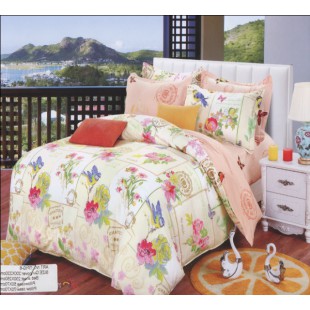 Нежно-абрикосовое постельное белье с милым цветочным панно