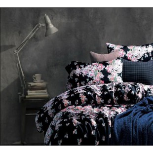 Комплект постельного белья с черным фоном и принтом из мелких цветов